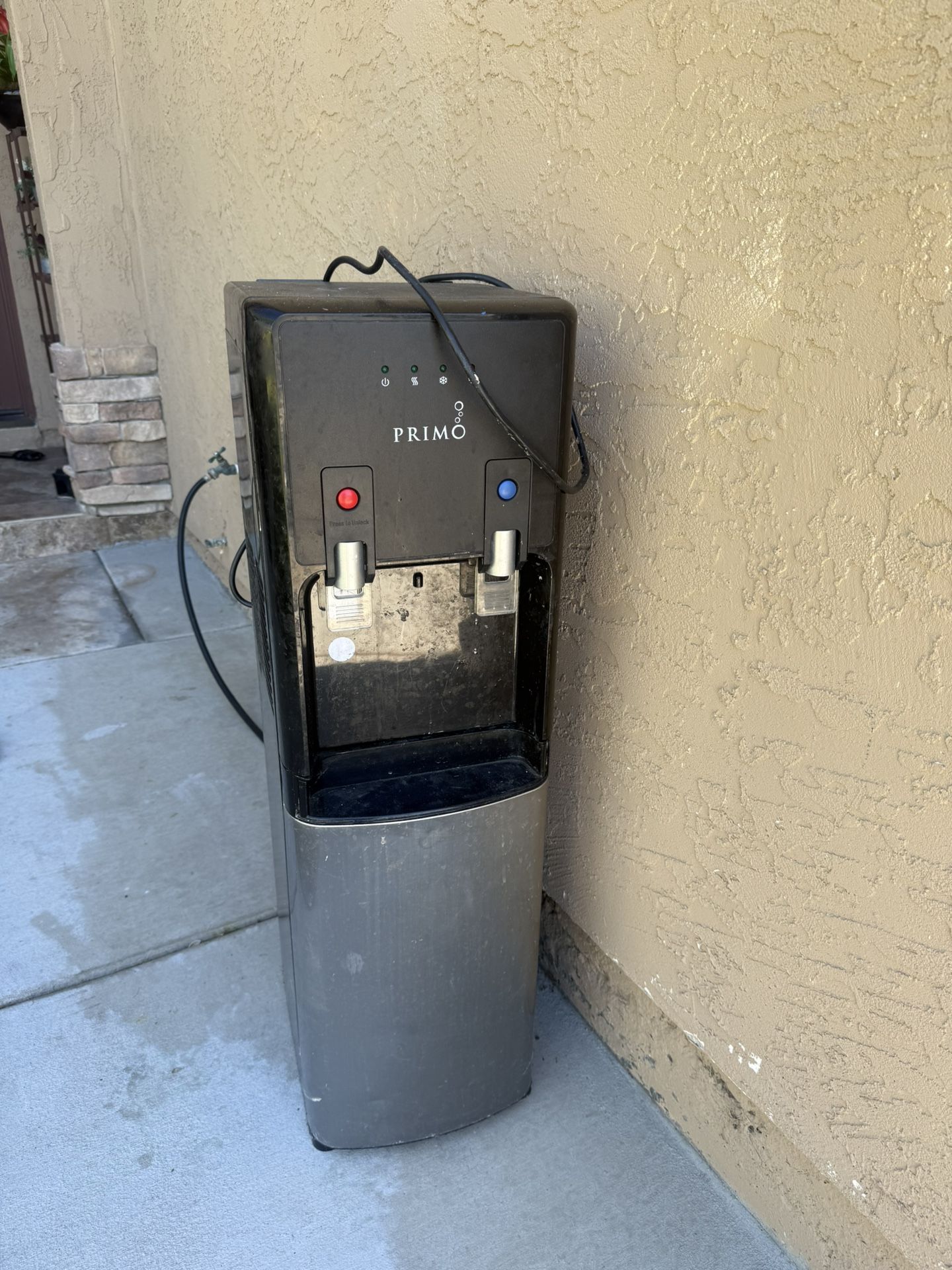 Bottom Loading water cooler dispenser for 3 or 5 Gallon bottles