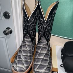 Cody James, Pirarucu boots