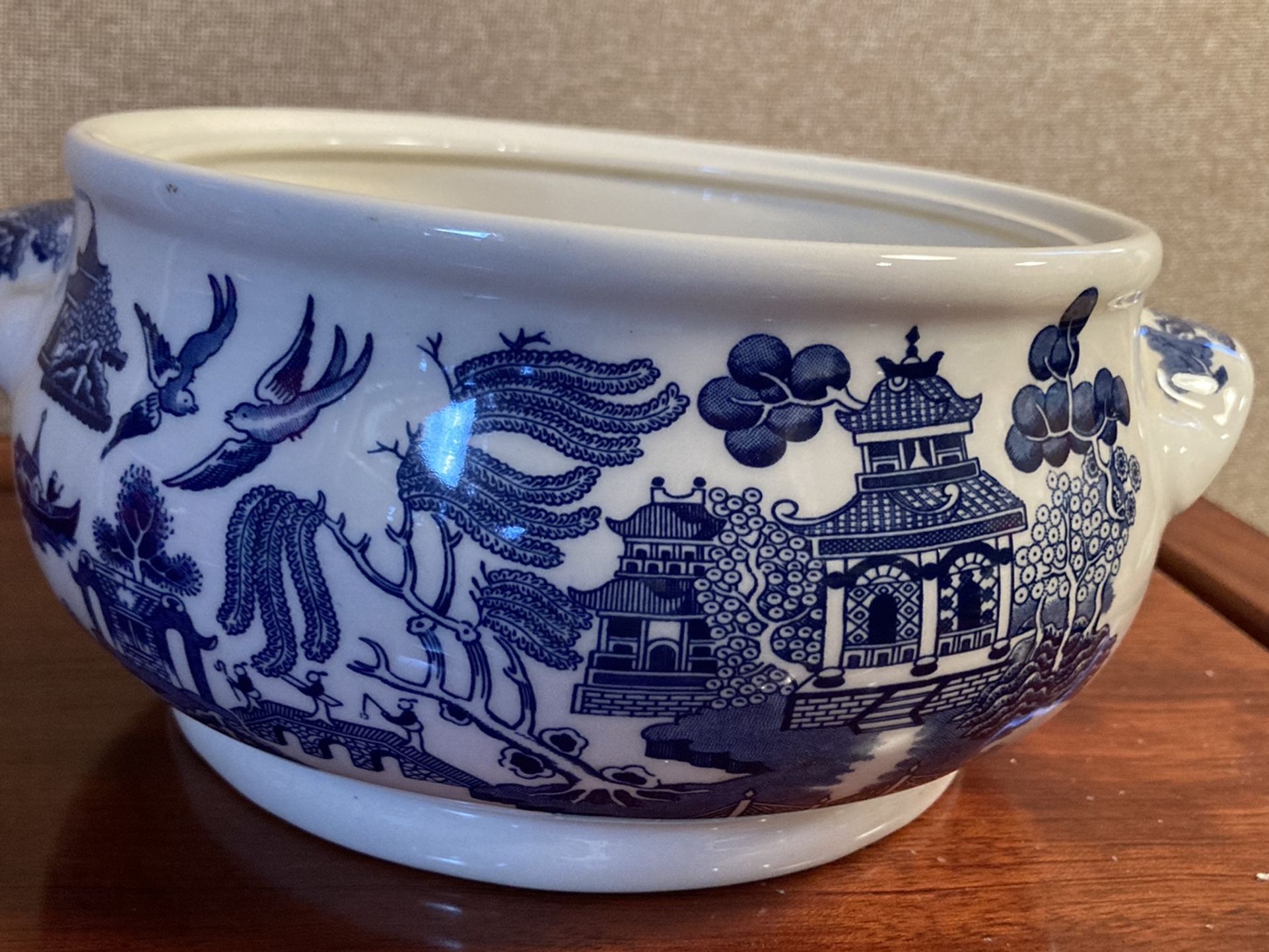 Rare pagoda tureen 