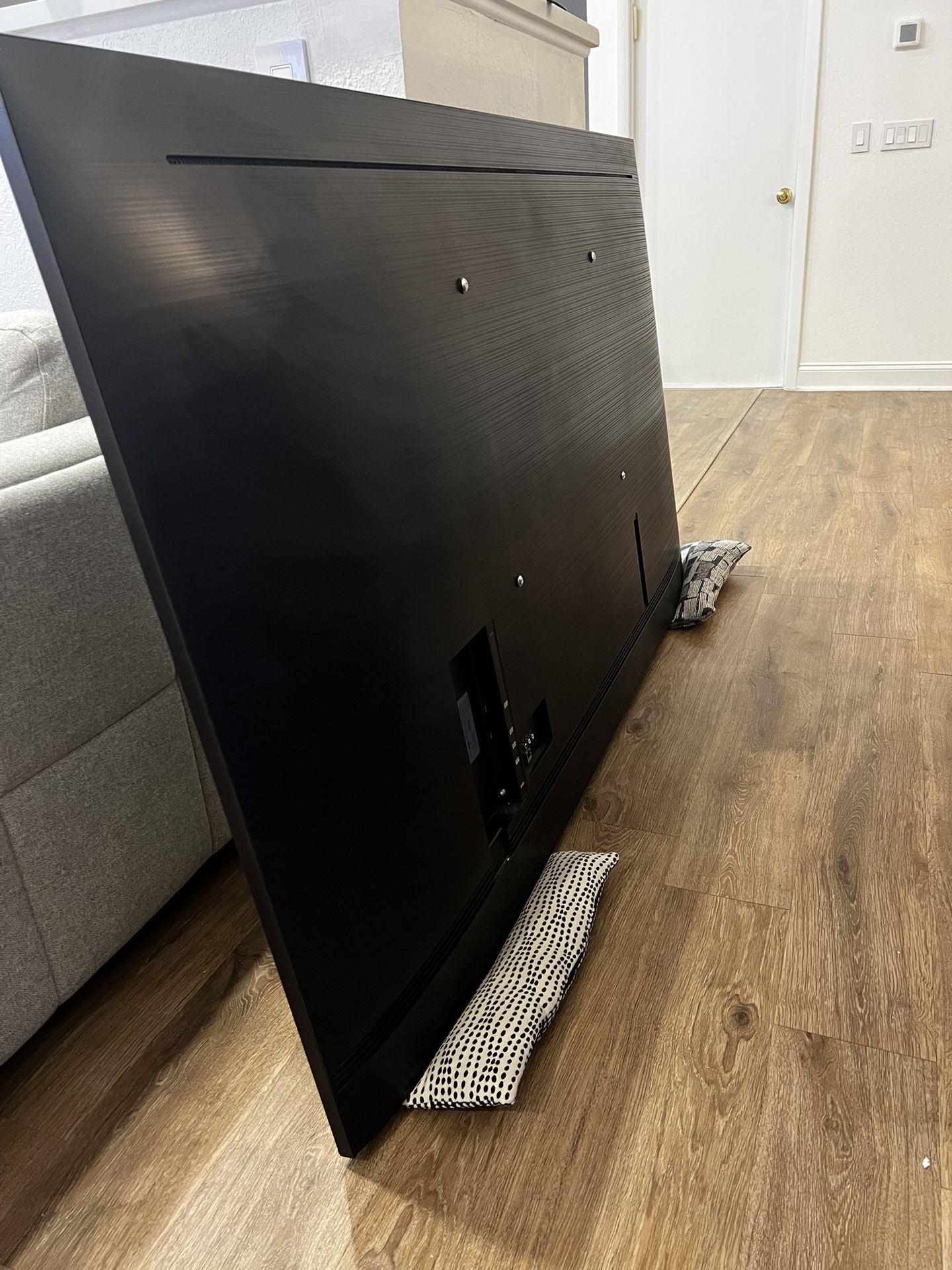 Samsung 82” QLED 4K Smart TV