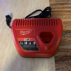 Milwaukee  Charger M12