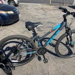 Fuji Adventure 2. 21 Speed Small Size Lightweight Aluminum Frame With Disc Brakes 