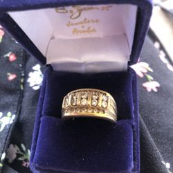 10.9 Gram 14 Kt Gold Diamond Gents Ring Size 10