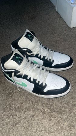 Air Jordan Mid (Green Glow)