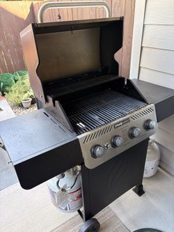Even Embers 4-Burner Gas Grill