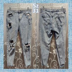WOMENS DISTRESSED JEANS SIZE 31
