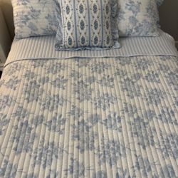 Full/queen Bedding Set (several Pieces)