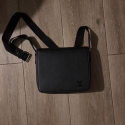 Black LV Men’s Crossbag 