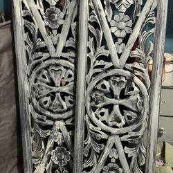 Matching wall decor it’s a sage color over black