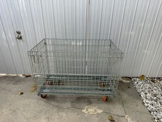 Caja de almacenamiento con ruedas