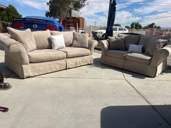 Matching Sofa & Loveseat!