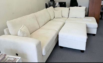 New Sectional Couch with USB and Storage Ottoman! Free Delivery 🚚!