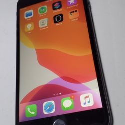 Factory unlocked apple iphone 8 plus 64 gb , store warranty 