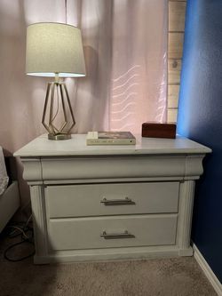 Beautiful Vintage French Provincial 2-Drawer Nightstand