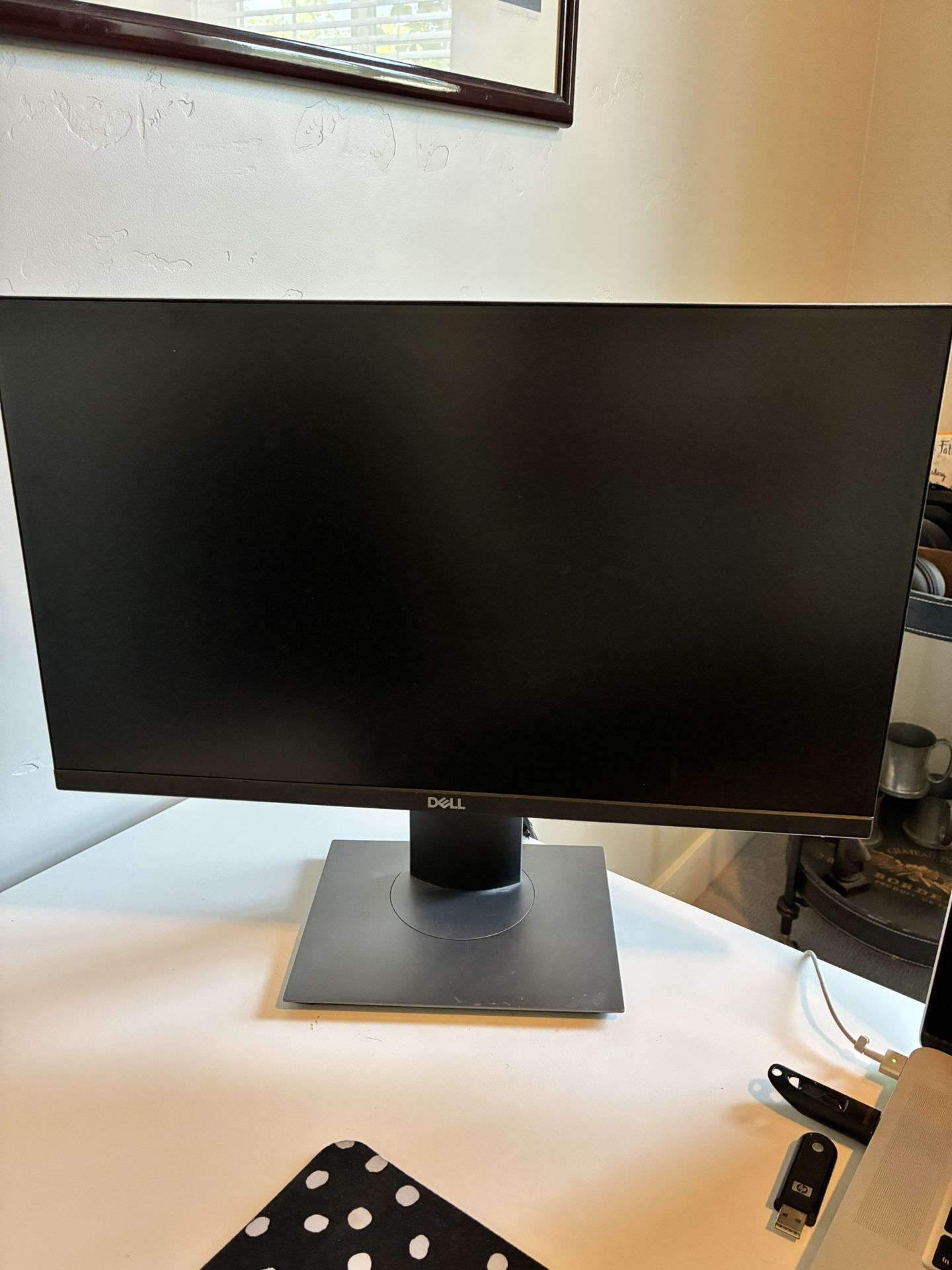 Dell Monitor 19”w X 11”h