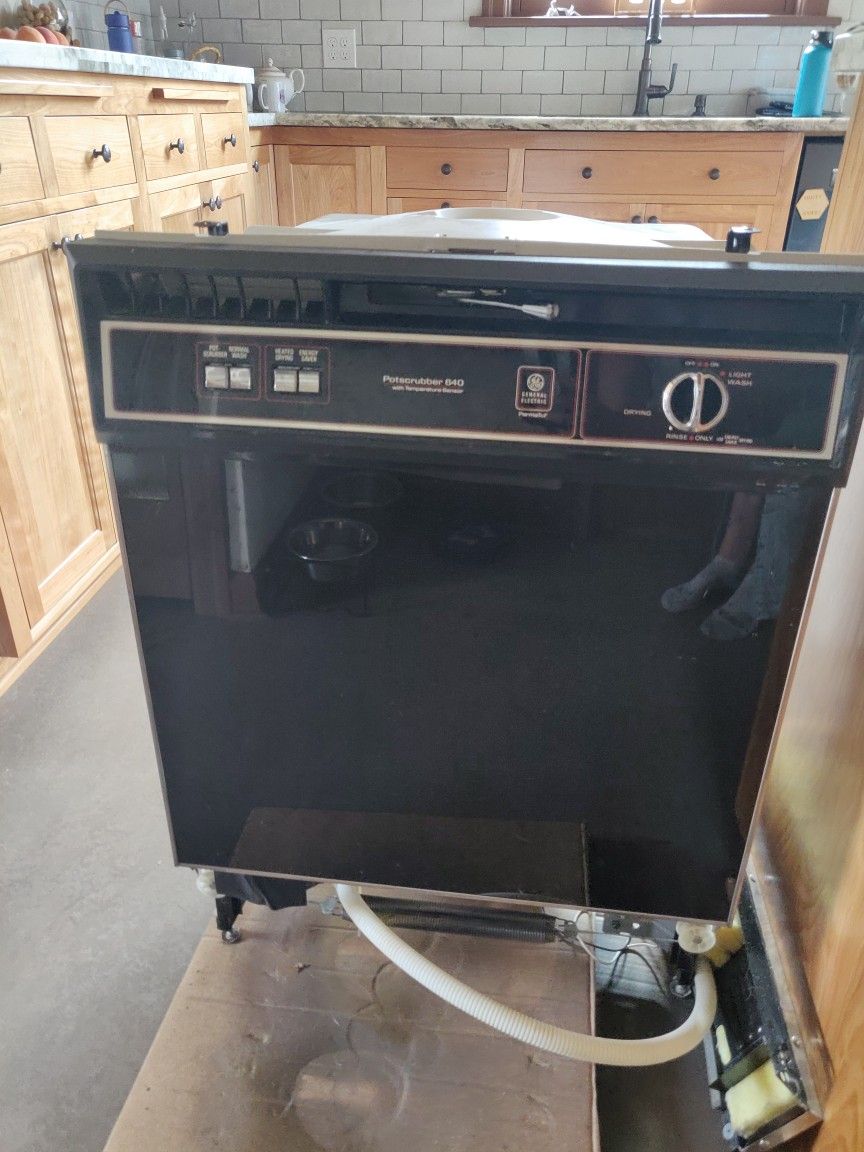 Black GE Dishwasher - Potscrubber 640