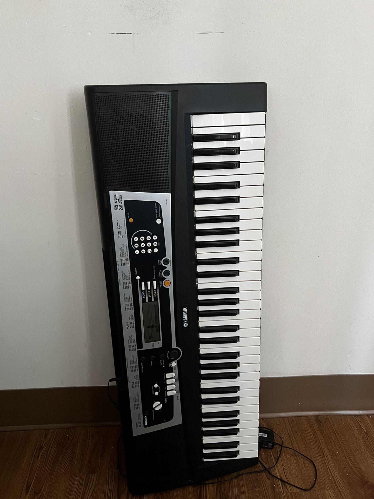 YAMAHA Electric Keyboard 