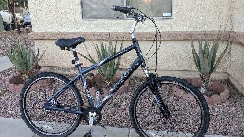 26"TREK NAVIGATOR 400 HYBRID BIKE. LARGE. ALUMINUM 7 SPEEDS SHIMANO LEXUS. -freshly tune up -👌🏼