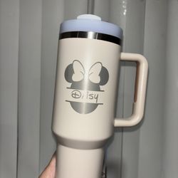custom tumbler “daisy”
