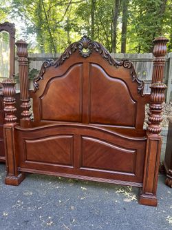 Solid Wood Queen  Bedroom Set 