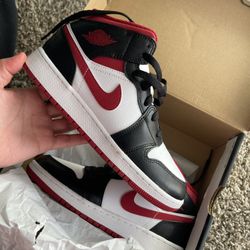 Jordan Mid