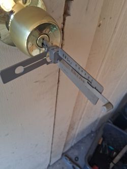 2 n 1 lock pick and key depth finder