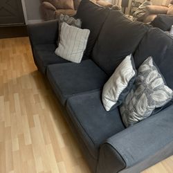 Couch & Loveseat (Gray) 