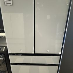 Samsung Bespoke Refrigerator With Beverage Center In White Glass 
