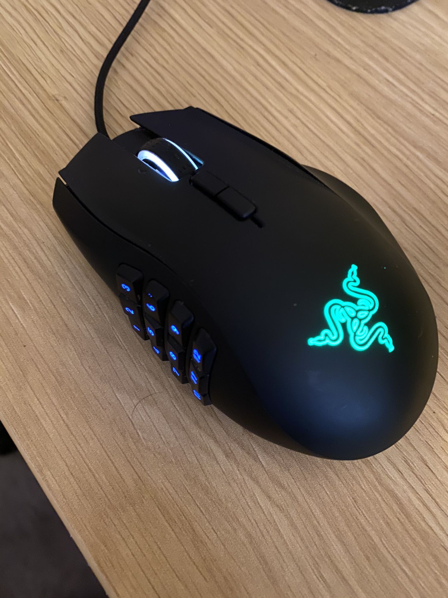Razer naga chroma gaming mouse