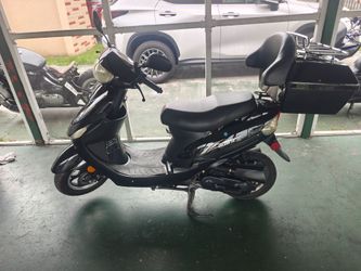 Soloma 50CC Gas Scooter Moped