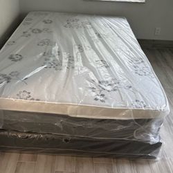 NEW QUEEN PILLOW MATTRESS AND BOX SPRING 2pcs