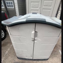 Rubbermaid Large Shed 
