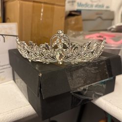 Crown/tiara for parties or events