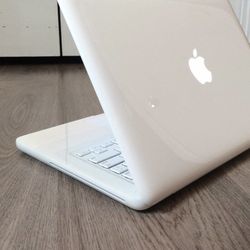 Apple MacBook White Labtop 