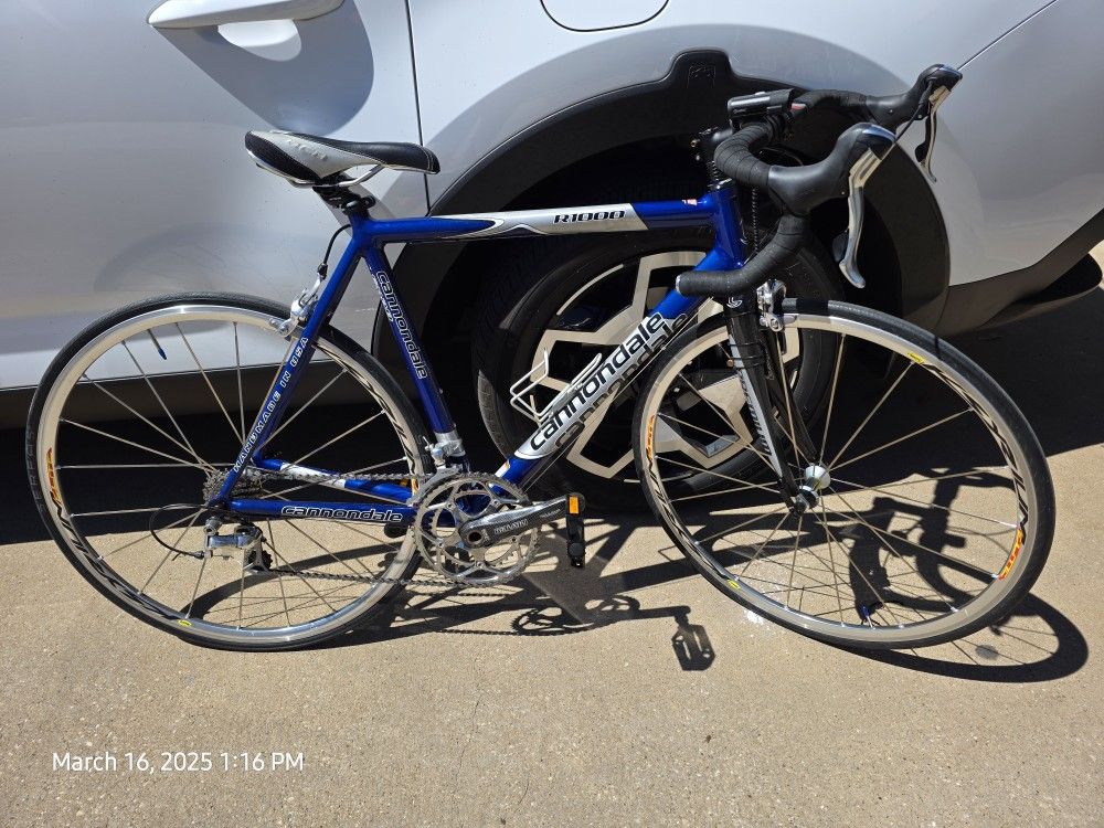 Cannondale R1000 medium frame road bike