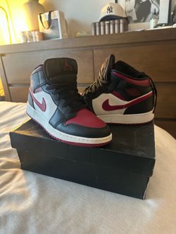Air Jordan 1 mid tops