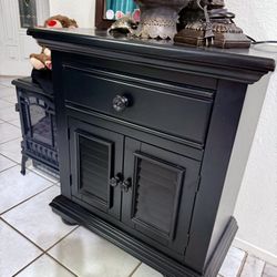 ❤️BEAUTIFUL American Signature Plantation Cove CONSOL TABLE OR Nightstand in a black finish❤️PRICE FIRM❤️