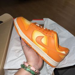 Women’s Nike Dunk Lows Size 8