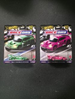 Hotwheels Premium Race Day Porsche 911 GT3 RS Chase Roxy & Rexy