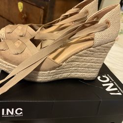 International concepts shoes I.N.C