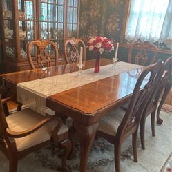 Solid Wood dining Set - Excellent Condition 