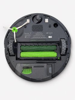iRobot Roomba i7+ Robot Vacuum with Clean Base