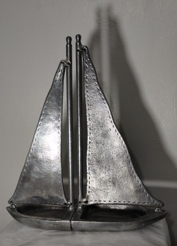 METAL SAILBOAT BOOKENDS 14"×13" - M1000