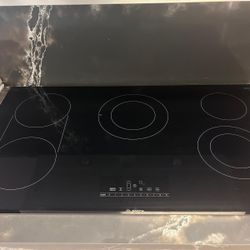 Bosch 800 Series 36 in. Radiant Electric Cooktop With 5 Burner Elements 
