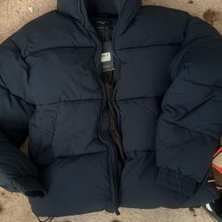 dark blue puffer industrie jacket