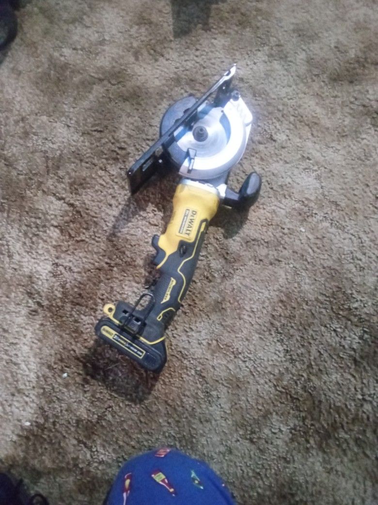 DeWalt Saw