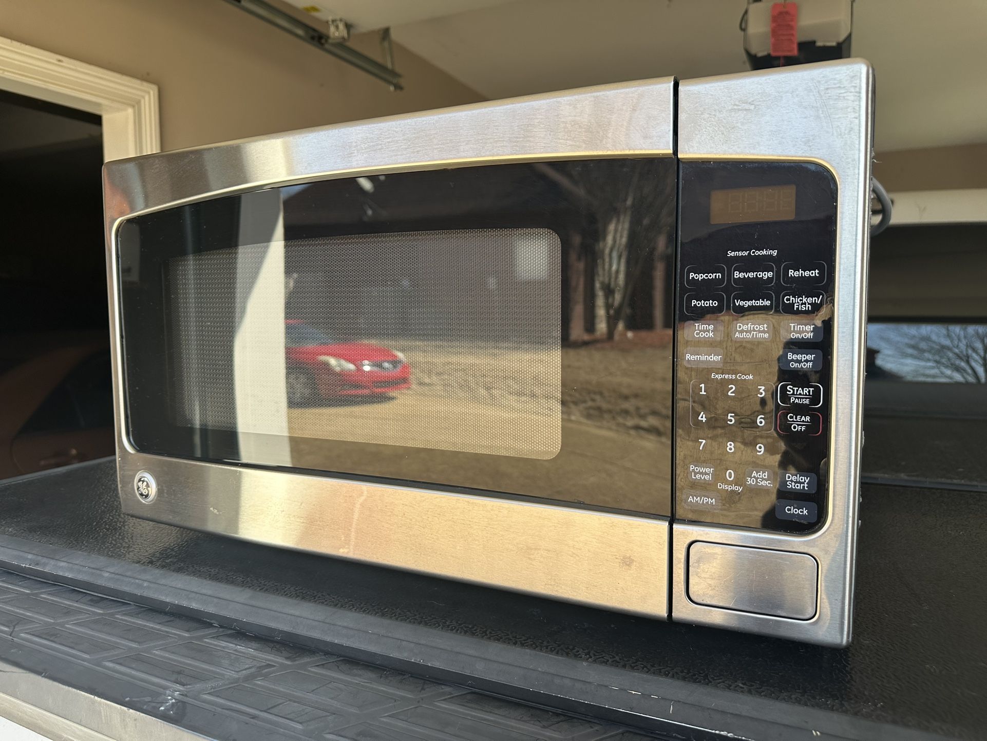GE COUNTER TOP MICROWAVE 