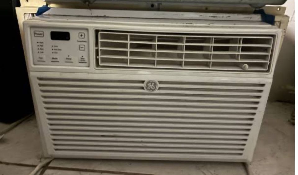 A/C Wall Unit With Control Remote G.E