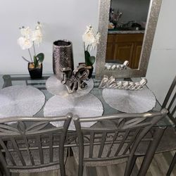 4 Chair Dining Room Set