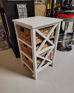 Beautiful 3 drawer cabinet - $24 OBO
